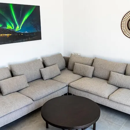 4 Bed Residential Palm C2 *